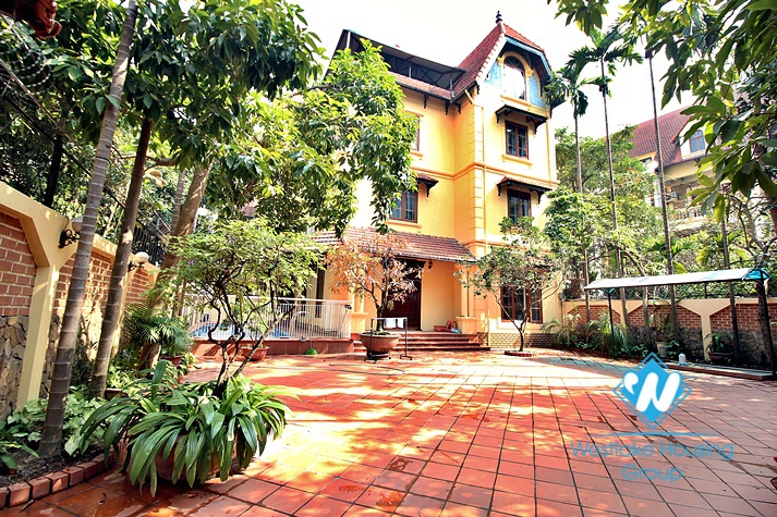 Big yard, swiming pool and five bedrooms house for rent in Tay Ho district, Ha Noi.